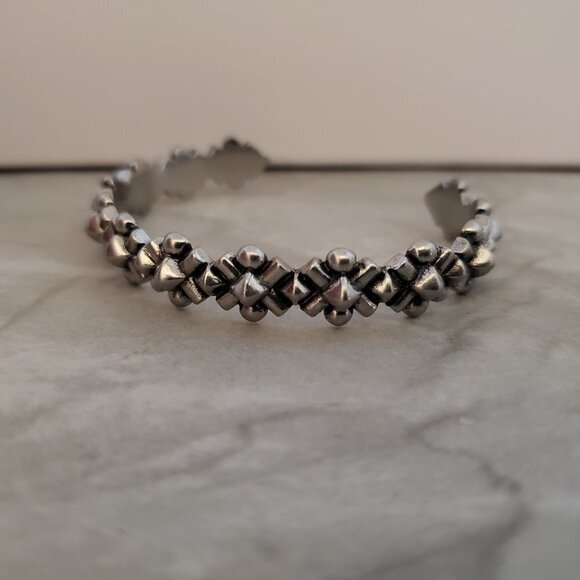 💖 J.Crew Antiqued Distressed Silver Bangle Bracelet 💖 - Picture 2 of 9